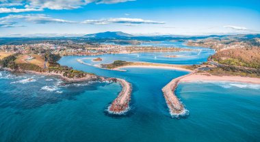 Güzel kıyı kasabası Narooma, NSW, Avustralya 'nın hava manzarası.