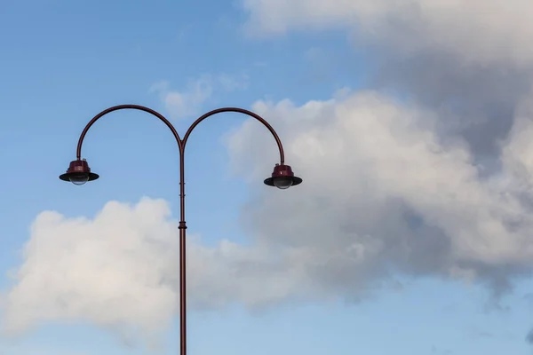 Vintage Arqueado Rua Luz Closeup Céu Azul Nuvens Fofas Como — Fotografia de Stock