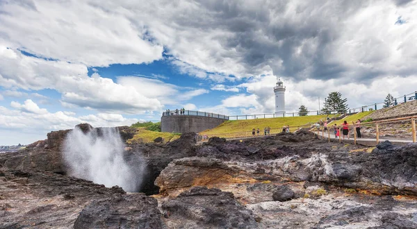 Kiama Deniz Feneri, hava deliğinden fışkıran su, Sydney, NSW, Avustralya