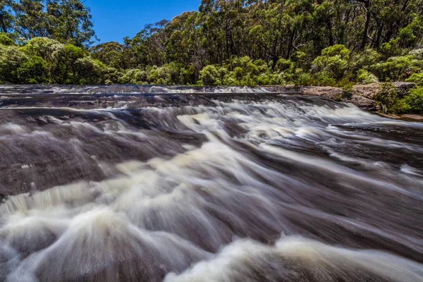 Niewyraźny Ruch Wody Płynącej Rzece Kangaroo Nsw Australia — Zdjęcie stockowe