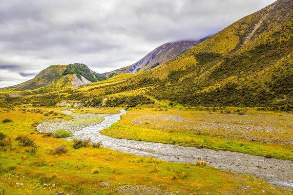 Magníficas Vistas Das Colinas Amarelas Rio Sinuoso Great Alpine Highway — Fotografia de Stock