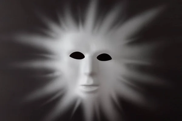 Человеческое Лицо Появляющееся Солнечными Лучами Черного Фона Человеческое Лицо Концепции — стоковое фото