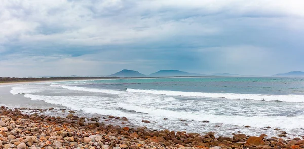 แบบพาโนรามาของชายหาด Crowdy Bay คราวล เฮด วเซาท เวลส ออสเตรเล — ภาพถ่ายสต็อก