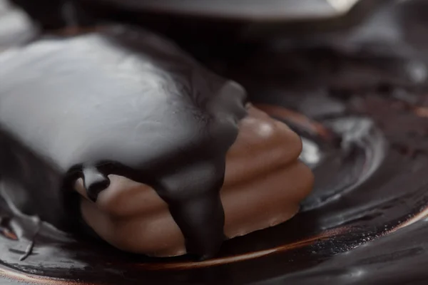 Extremo Primer Plano Galleta Cubierta Chocolate Fundido Oscuro — Foto de Stock