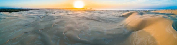 Широка Повітряна Панорама Дивовижних Піщаних Дюн Біля Узбережжя Океану Сході — стокове фото