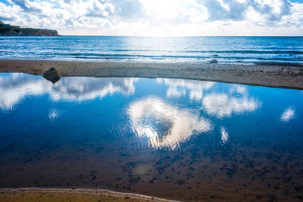 Sun Clouds Reflecting Low Tide Shallow Pools Beach — Stock Photo, Image