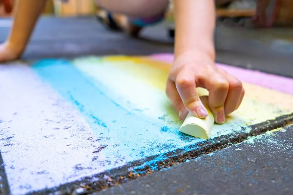 Girl Drawing Rainbow Chalk Pavement — Stock Photo, Image