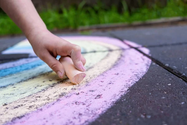 Closeup Child Hand Drawing Rainbow Using Colorful Chalk — Stock Photo, Image