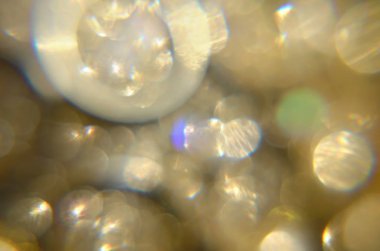 Parlak soyut arkaplan, şenlikli sönmüş ışıklar, altın bokeh.