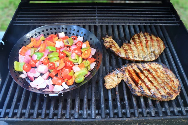 Grilování Zelenina Steak Venku Grilu — Stock fotografie