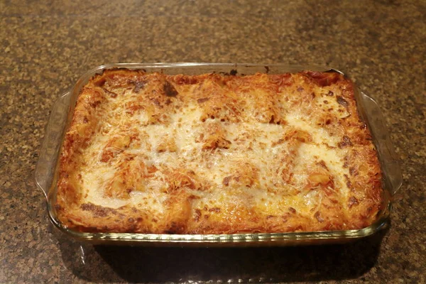 Pan Van Zelfgemaakte Lasagne Met Gesmolten Kaas Bovenaanzicht — Stockfoto