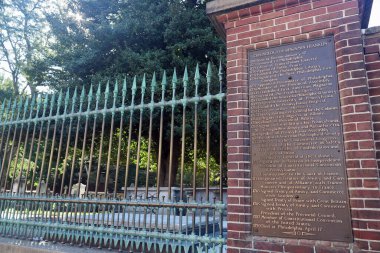 Philadelphia, PA / USA - 19 Ekim 2018: Benjamin Franklin 'in mezarlığı