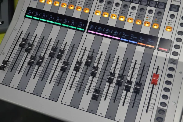 Audio Numérique Console Mixage Sonore Utilisée Pour Mixer Des Microphones — Photo