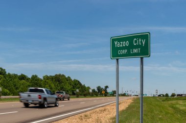Yazoo City, MS / USA - 16 Mayıs 2019: Yazoo City sınır tabelası. Delta Geçidi