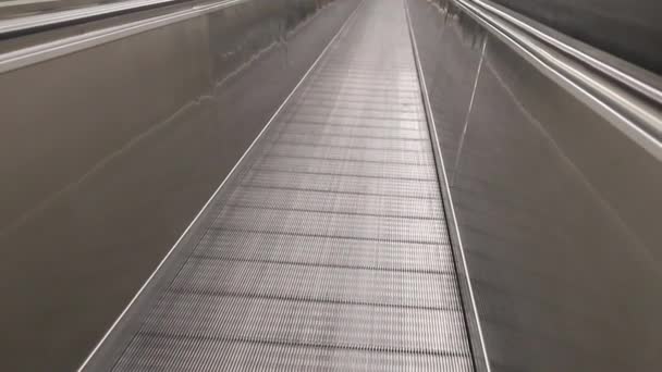 Long Moving Sidewalk People — Stock Video