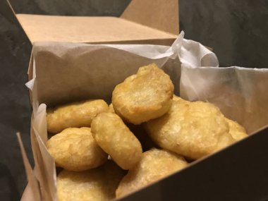 Yemek içkiye karşı - küfür manzarası