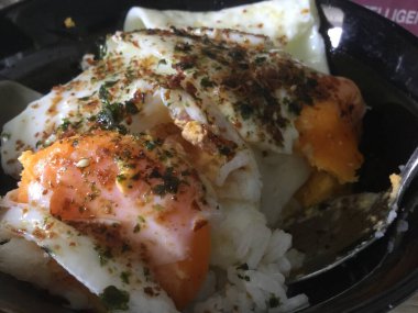 Yemek içkiye karşı - küfür manzarası