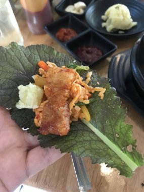 Yemek içkiye karşı - küfür manzarası