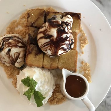 Yemek içkiye karşı - küfür manzarası