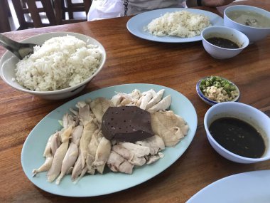 Yemek içkiye karşı - küfür manzarası