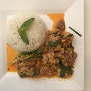 Yemek içkiye karşı - küfür manzarası