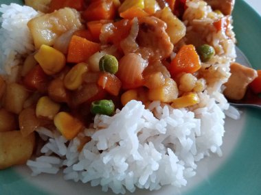 Yemek içkiye karşı - küfür manzarası