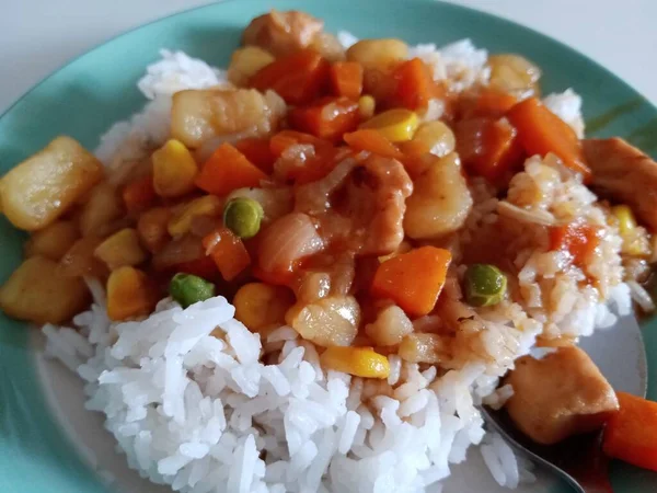 Yemek içkiye karşı - küfür manzarası