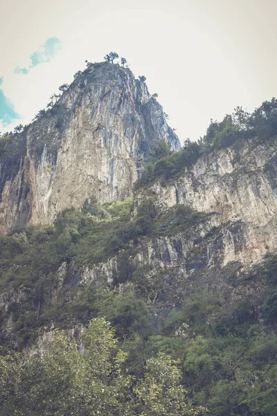 Felsen Und Bäume Berg Mit Himmel — Stockfoto