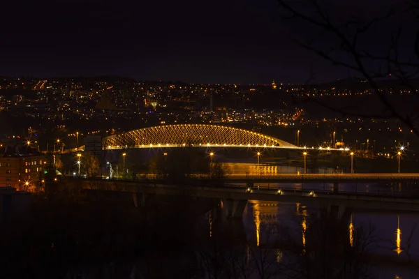 Noční Most Pohled Noc Praha Při Dlouhé Rychlosti Závěrky — Stock fotografie