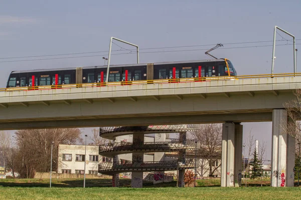Трамвай Железнодорожный Мост Архитектура Вокруг — стоковое фото