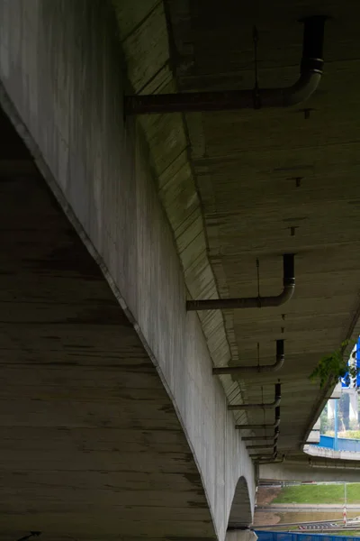 Trasporto Ponte Cemento Pilastri Nella Città Nella Repubblica Ceca — Foto Stock