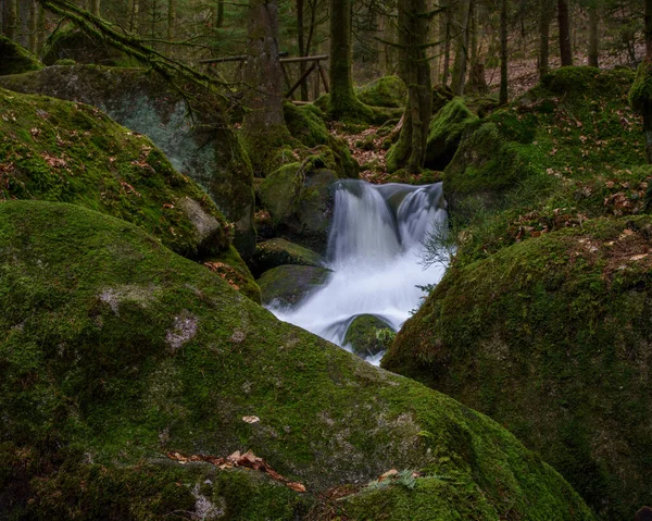 Cascada Gertelbach Selva Negra Con Piedras Musgosas Hojas Naranjas Otoño — Foto de Stock