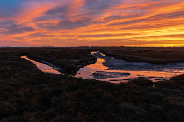 Πανέμορφο Εκπληκτικό Ηλιοβασίλεμα Στη Βόρεια Θάλασσα Υπέροχα Χρώματα Και Δραματικό — Φωτογραφία Αρχείου