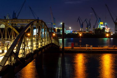 Depo Speicherstadt, Almanya 'da Hamburg eyaletinde yer alan bir şehirdir. Hamburg Hafencity Mahallesi 'nde aydınlatılmış depolar.