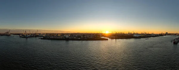 Panoramatický Výhled Přístav Hamburk Hafen City Řeky Labe Při Západu — Stock fotografie