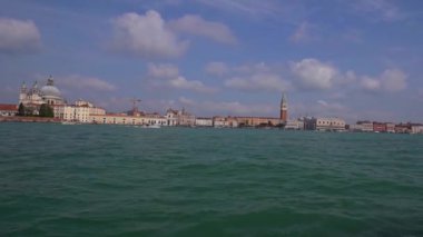 Deniz kanalı görüntüsünden gondola. San Marco Meydanı, Doges Palas. Venedik 'teki İtalyan mimari simgesi. Venezia, İtalya, Venedik turizm turizmi geçmişi