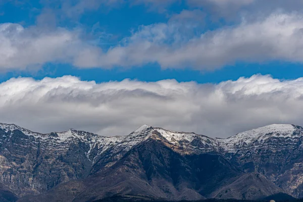Toppen Bergen Schweiziska Alperna Med Moln Himlen — Stockfoto