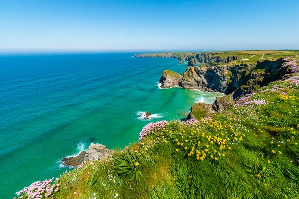 Newquay ve Padstow arasındaki Güney Cornwall 'daki Bedruthan Merdivenleri, Ulusal Güven, İngiltere, Birleşik Krallık, İngiltere
