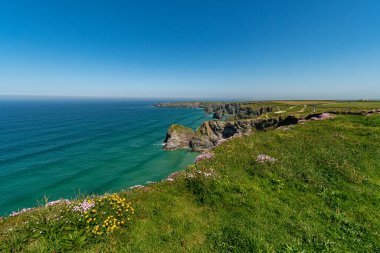 Newquay ve Padstow arasındaki Güney Cornwall 'daki Bedruthan Merdivenleri, Ulusal Güven, İngiltere, Birleşik Krallık, İngiltere