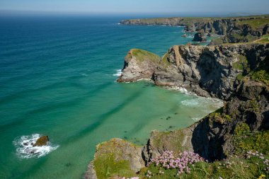 Newquay ve Padstow arasındaki Güney Cornwall 'daki Bedruthan Merdivenleri, Ulusal Güven, İngiltere, Birleşik Krallık, İngiltere