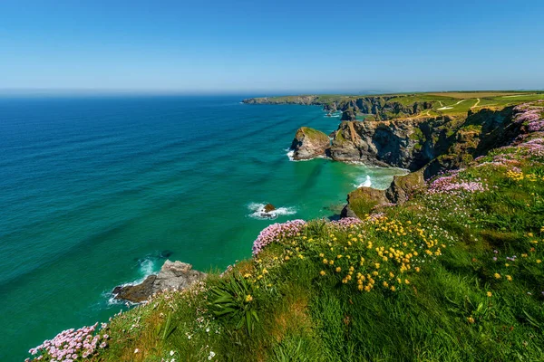 Newquay ve Padstow arasındaki Güney Cornwall 'daki Bedruthan Merdivenleri, Ulusal Güven, İngiltere, Birleşik Krallık, İngiltere