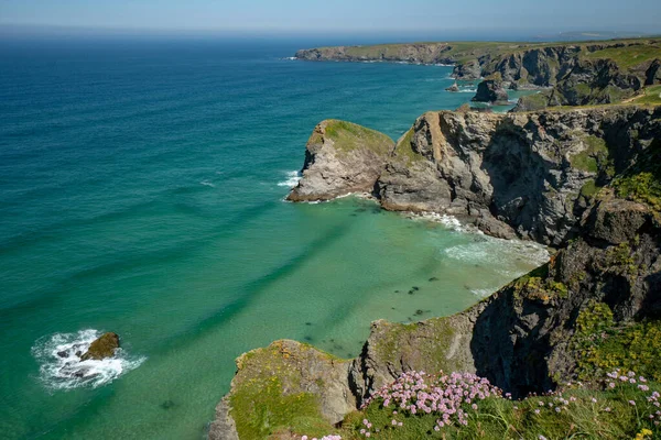 Newquay ve Padstow arasındaki Güney Cornwall 'daki Bedruthan Merdivenleri, Ulusal Güven, İngiltere, Birleşik Krallık, İngiltere