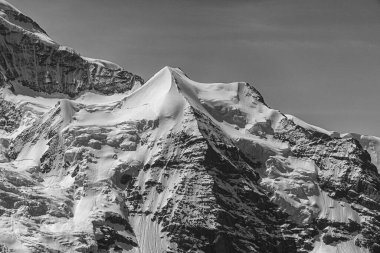 İsviçre 'nin Jungfrau dağı yakınlarındaki Schynige Platte' den İsviçre Alp Dağları 'nın panoramik manzarası