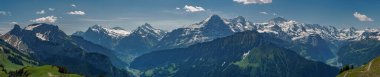 İsviçre 'nin Jungfrau dağı yakınlarındaki Schynige Platte' den İsviçre Alp Dağları 'nın panoramik manzarası