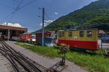 İsviçre, Wilderswil 'deki Rack Demiryolu İstasyonu.