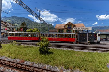 İsviçre, Wilderswil 'deki Rack Demiryolu İstasyonu.