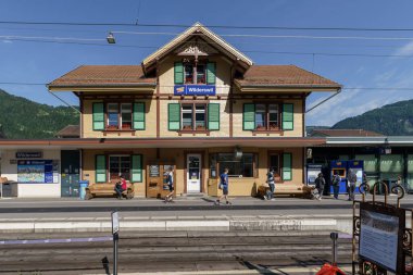 İsviçre, Wilderswil 'deki Rack Demiryolu İstasyonu.