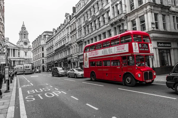Antiguo Autobús Rojo Dos Pisos Fuera Paul Cathedral Londres Inglaterra — Foto de Stock