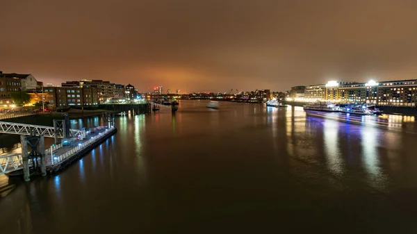 Pohled Butler Wharf Noci Tower Bridge Londýn Anglie Velká Británie — Stock fotografie