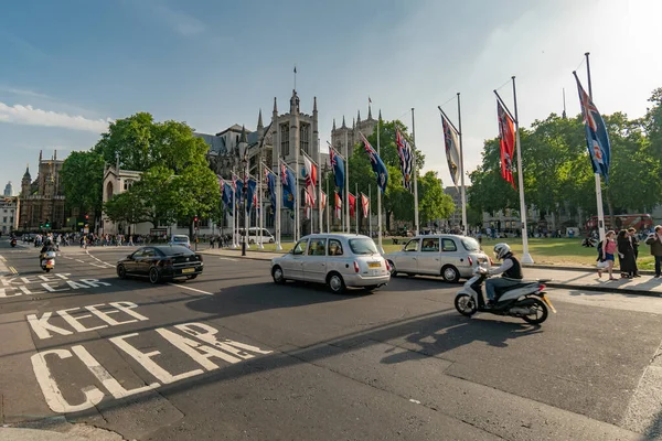 Cruce Calle Londres Abadía Westminster Cámara Del Parlamento Inglaterra —  Fotos de Stock